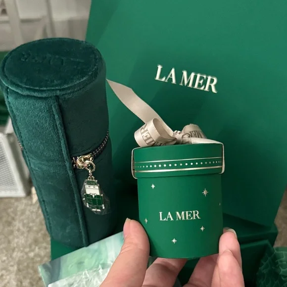 La Mer Skincare holiday gift Collection - Picture 3 of 15